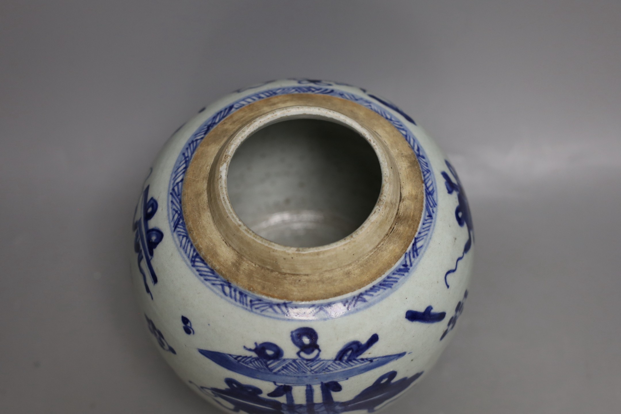 An 18th century Chinese provincial blue and white ‘Hundred Antiques’ jar, 18cm